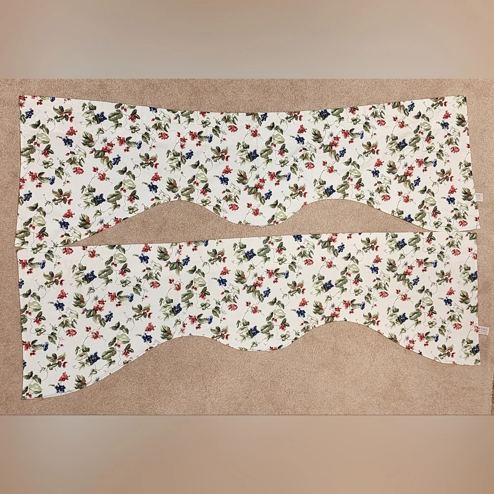 Waverly Home Fashion 2 Grapes Valance